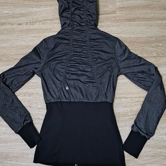 Lululemon Women's Black Jacket Reversible - Picture 8 of 8